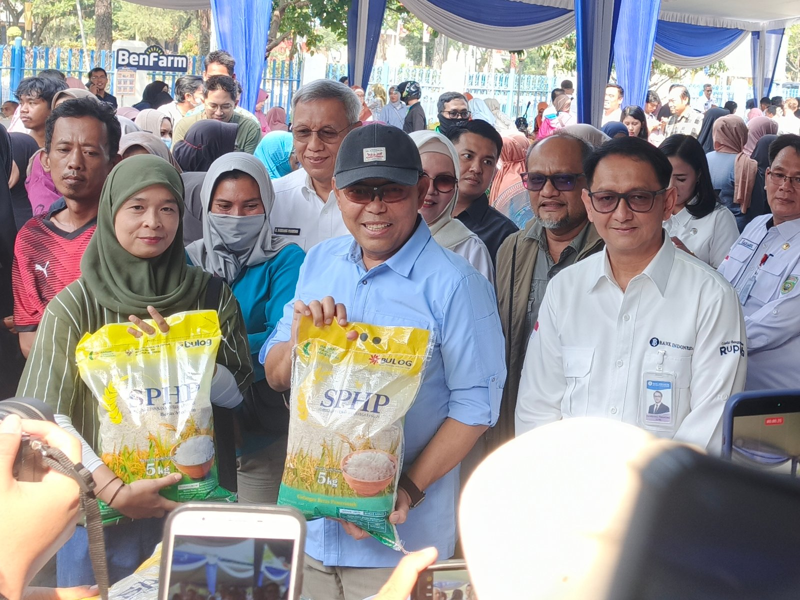 Gerakan Pangan Murah Serentak Digelar di Halaman TVRI Sumsel, Masyarakat Dapatkan Bahan Pokok dengan Harga Terjangkau