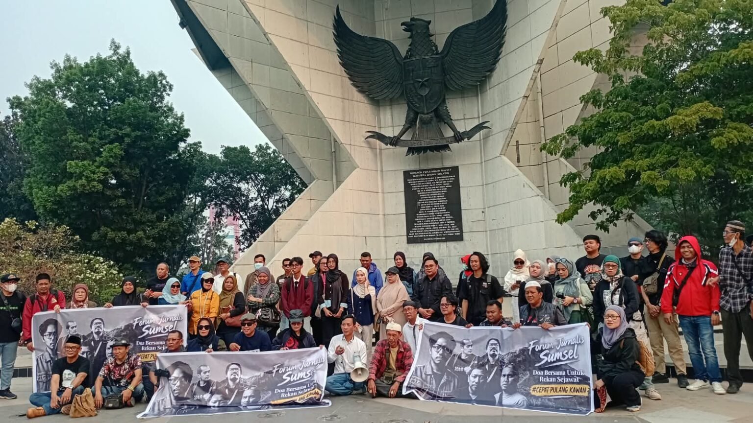 5 jurnalis hilang di selat sunda, Forum jurnalis sumsel gelar doa bersama