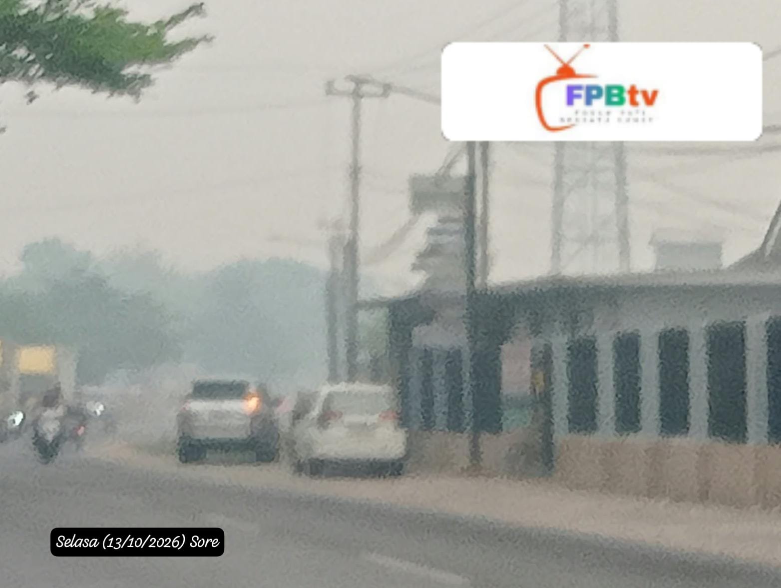 Tak Hanya Pemukiman Penduduk, Kabut Asap Pekat Juga Kepung Puskesmas Gelumbang 