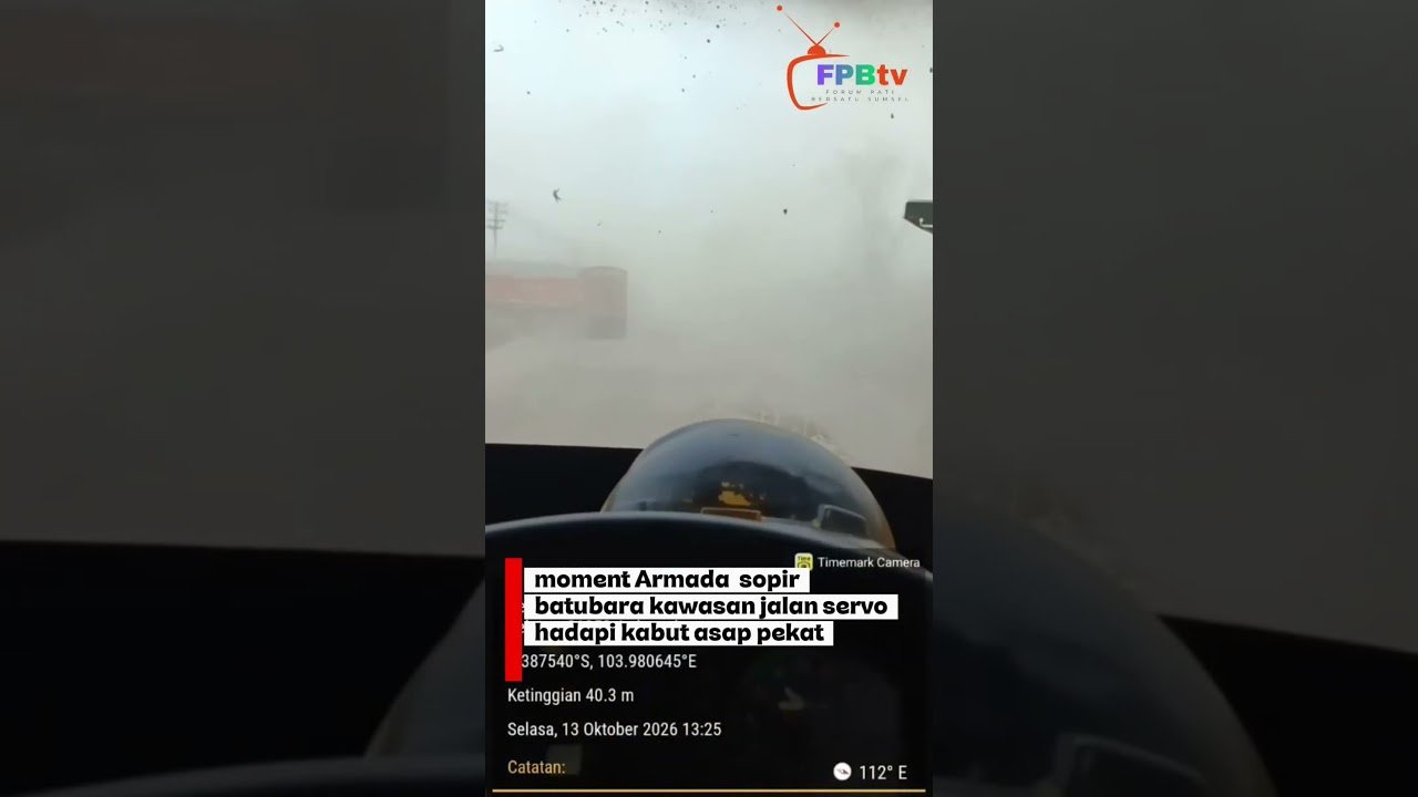 Moment Sopir Armada Batu Bara Kawasan Jalan Servo Hadapi Kabut Asap Pekat Imbas Karhutla